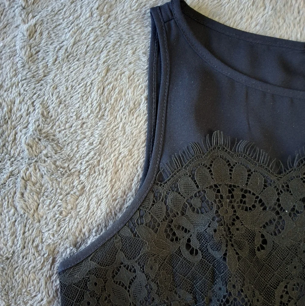 Ann Taylor Loft Lace Peplum Sleeveless Blouse Navy & Black Size 2 Petite - Picture 2 of 12